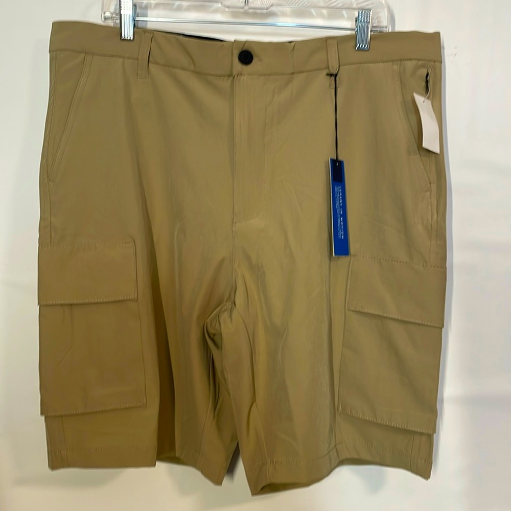 NWT Men's TAHARI Everyday Tech Cargo shorts slim fit